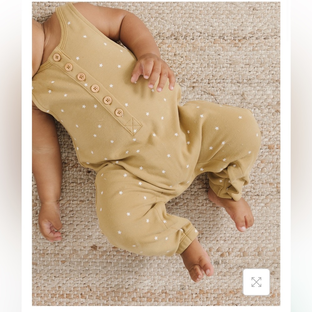 Quincey Mae sleeveless Baby Romper with Star Pattern 6-12m